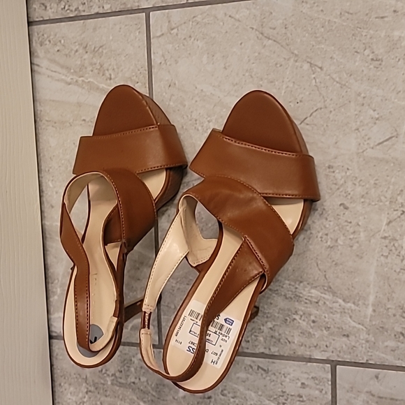 Heels - Picture 3 of 4